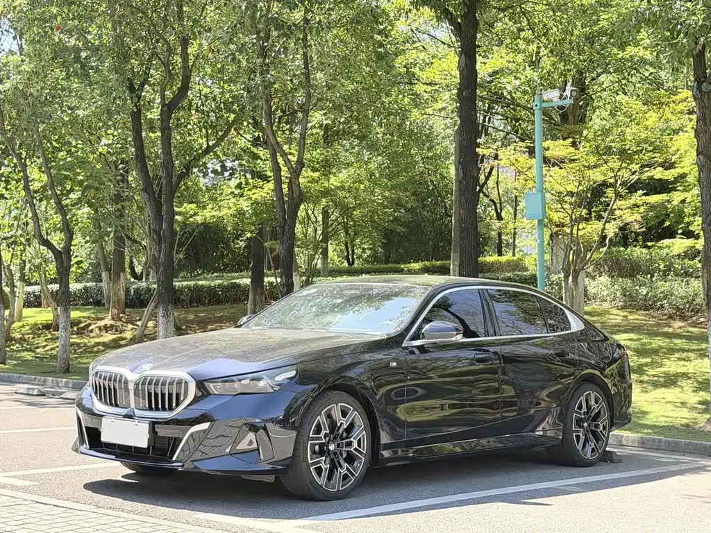 BMW 5 Series — фото 2