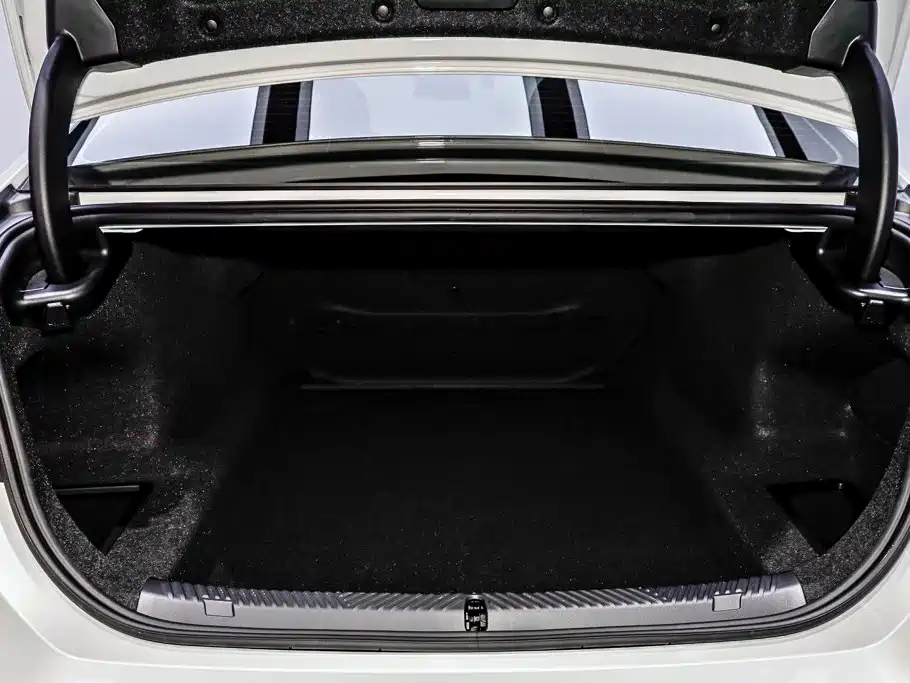 BMW 5 Series — фото 7