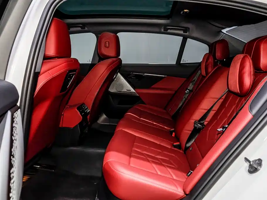 BMW 5 Series — фото 10