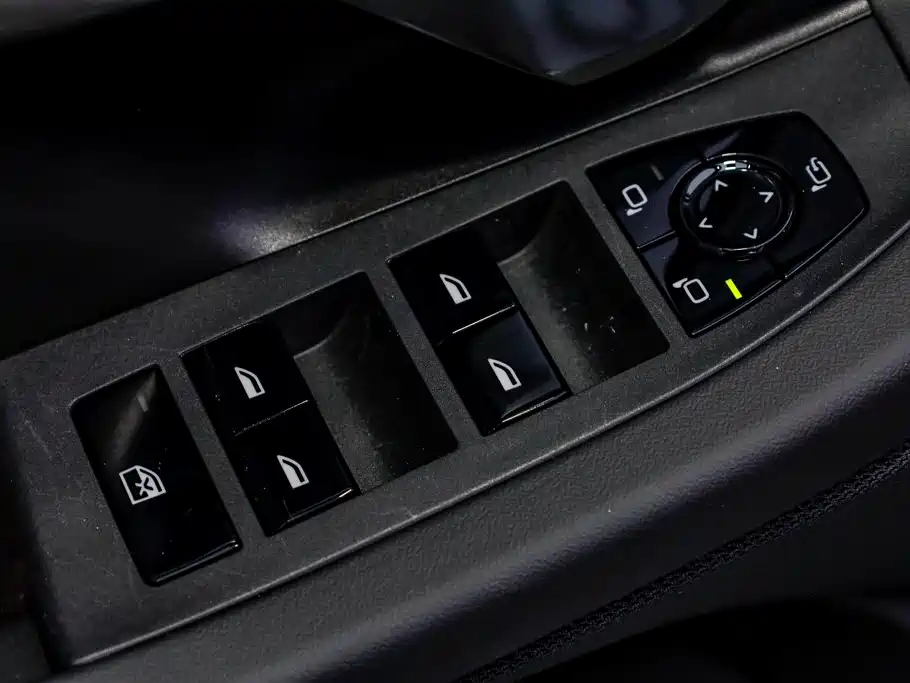 BMW 5 Series — фото 13