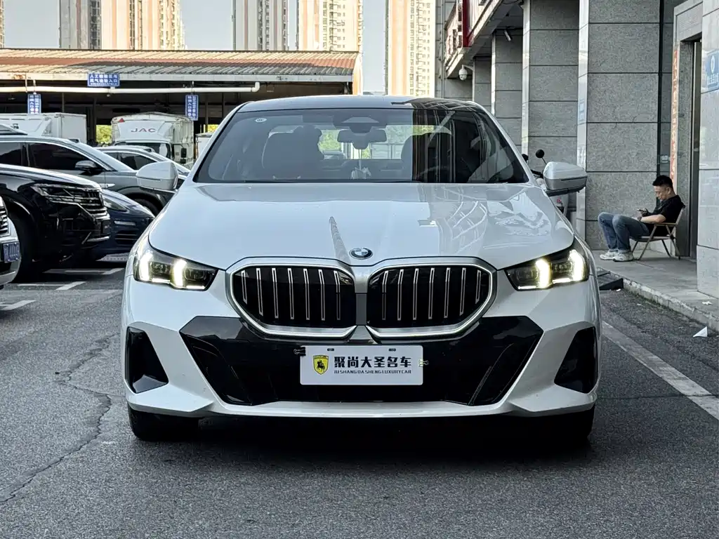 BMW 5 Series — фото 2