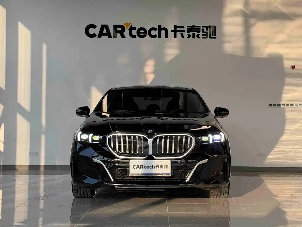 BMW 5 Series — фото 2
