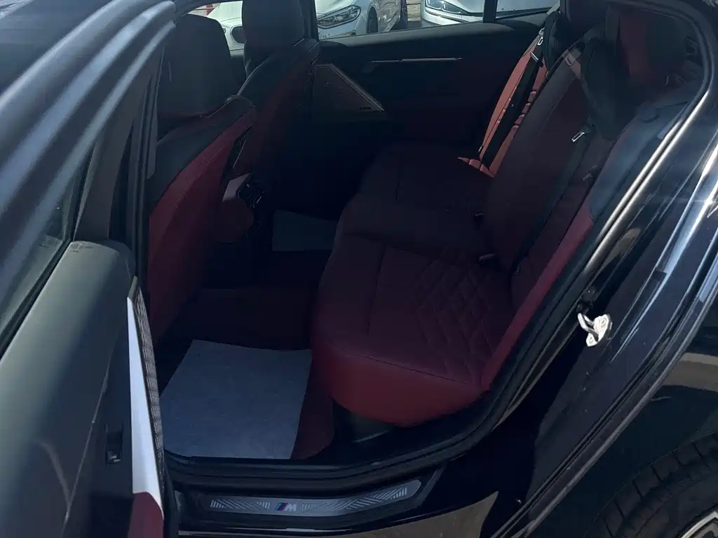 BMW 5 Series — фото 11