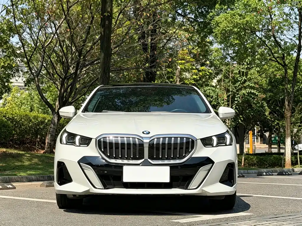 BMW 5 Series — фото 2