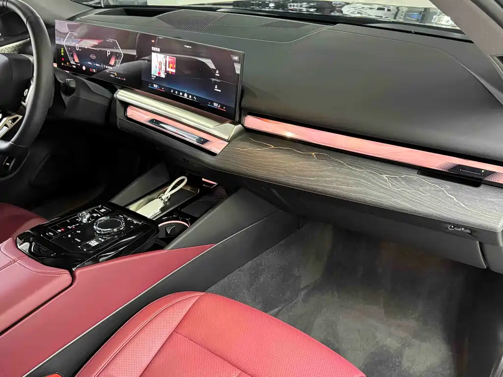 BMW 5 Series — фото 17