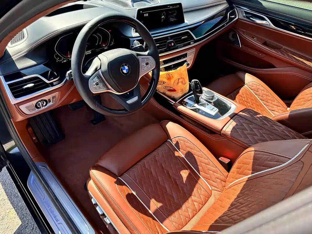BMW 7 Series — фото 14