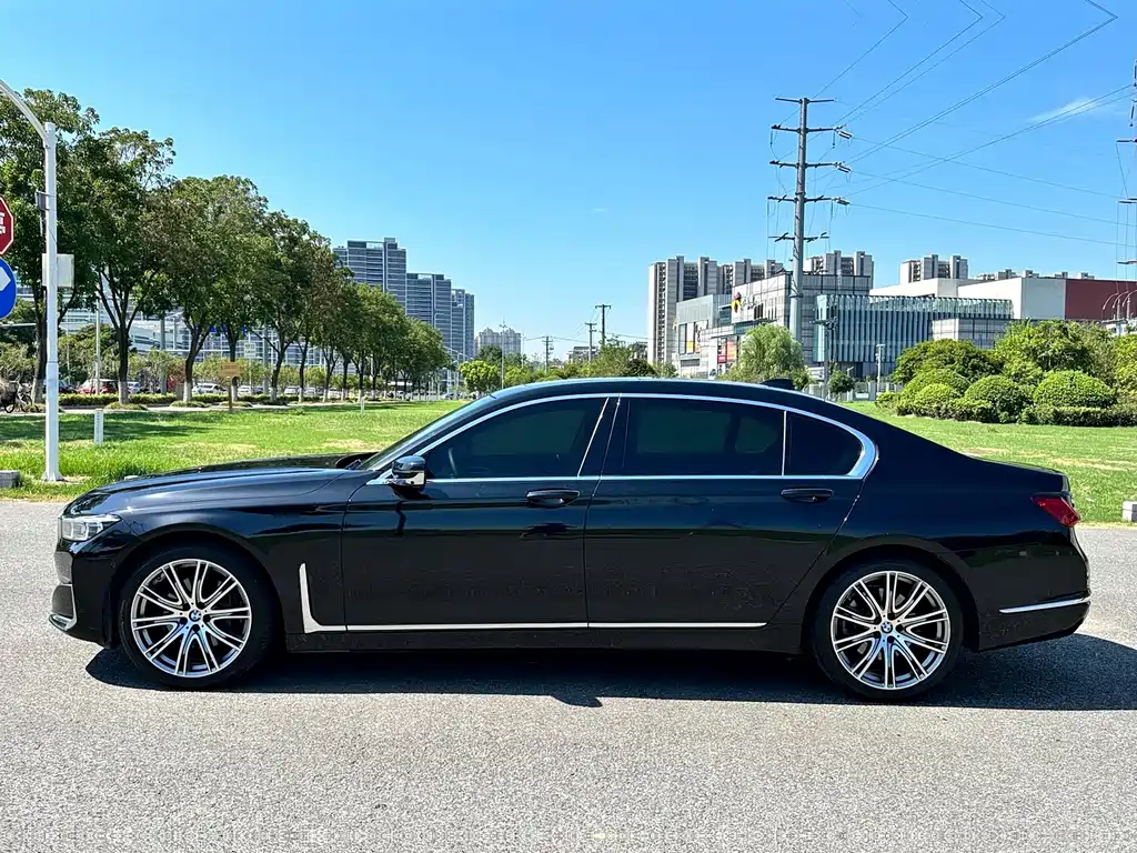 BMW 7 Series — фото 9