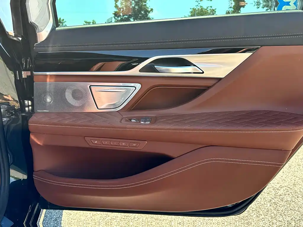 BMW 7 Series — фото 10