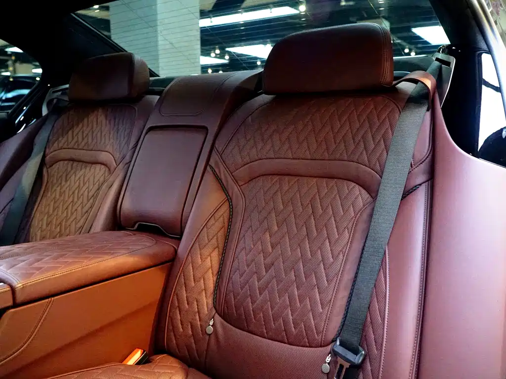 BMW 7 Series — фото 14