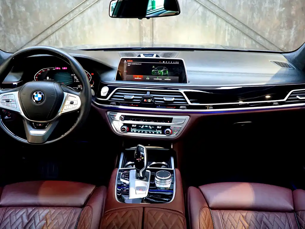 BMW 7 Series — фото 23