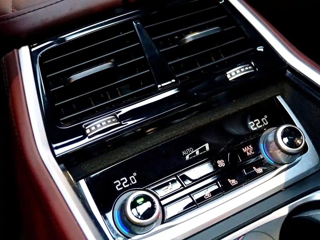 BMW 7 Series — фото 24
