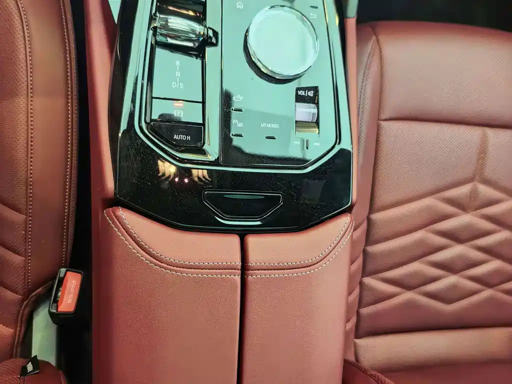 BMW 5 Series — фото 13