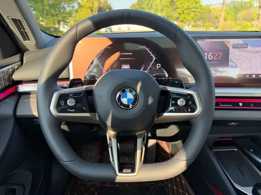 BMW 5 Series — фото 13