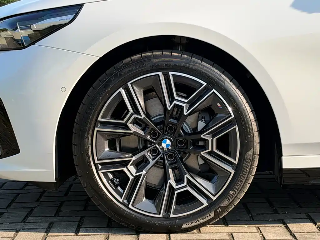 BMW 5 Series — фото 22