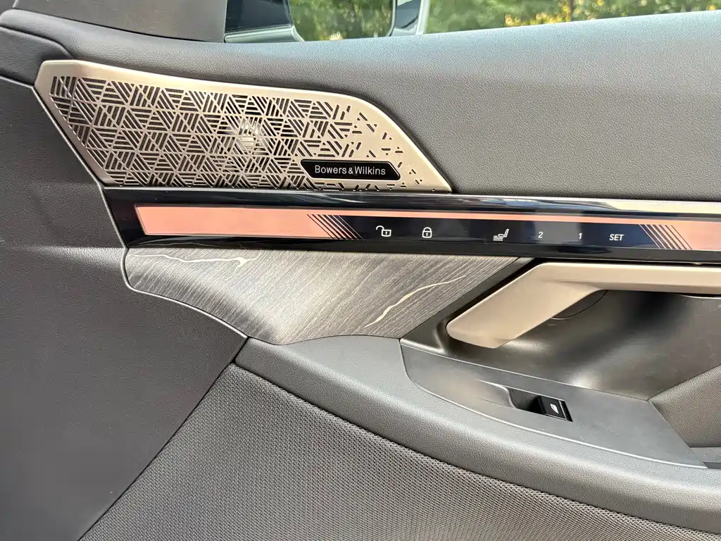 BMW 5 Series — фото 13