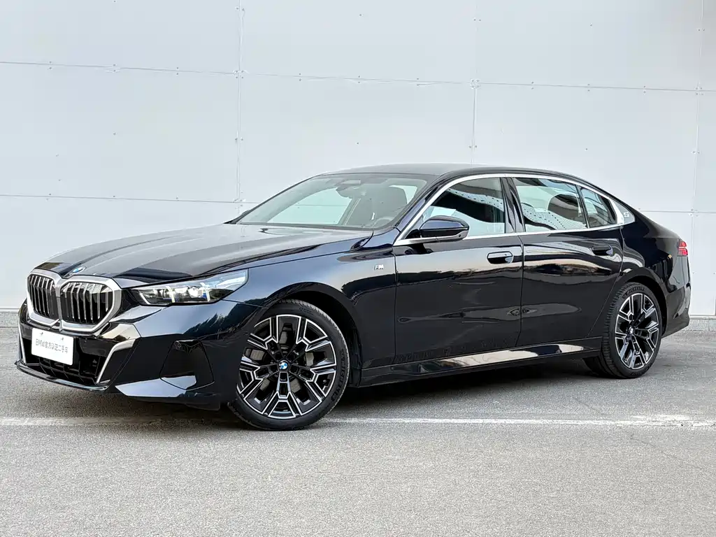 BMW 5 Series — фото 10