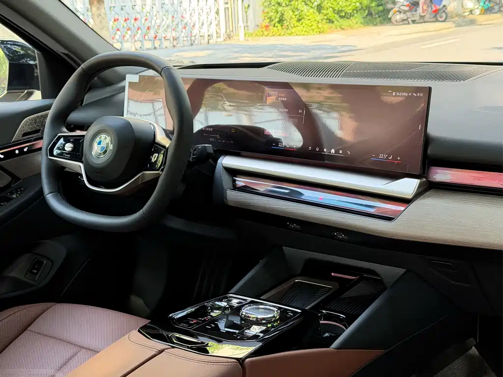 BMW 5 Series — фото 20