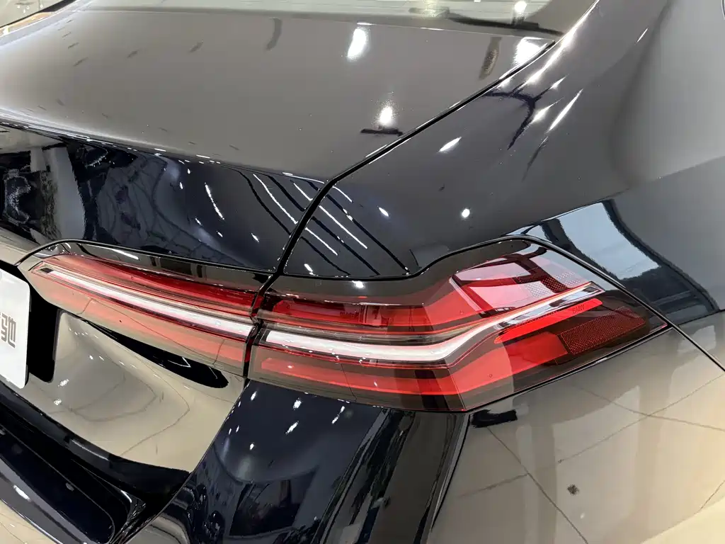 BMW 5 Series — фото 24