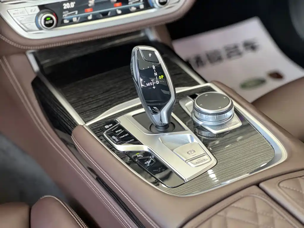 BMW 7 Series — фото 14