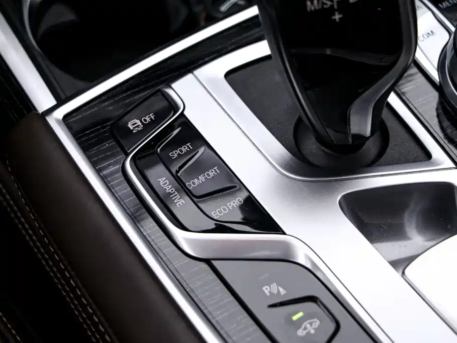 BMW 7 Series — фото 11