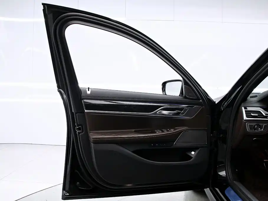 BMW 7 Series — фото 13