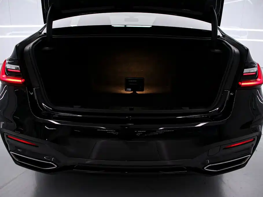 BMW 7 Series — фото 20