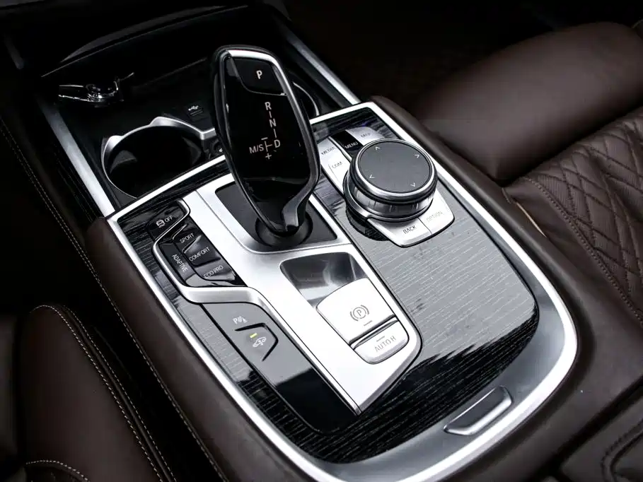BMW 7 Series — фото 10