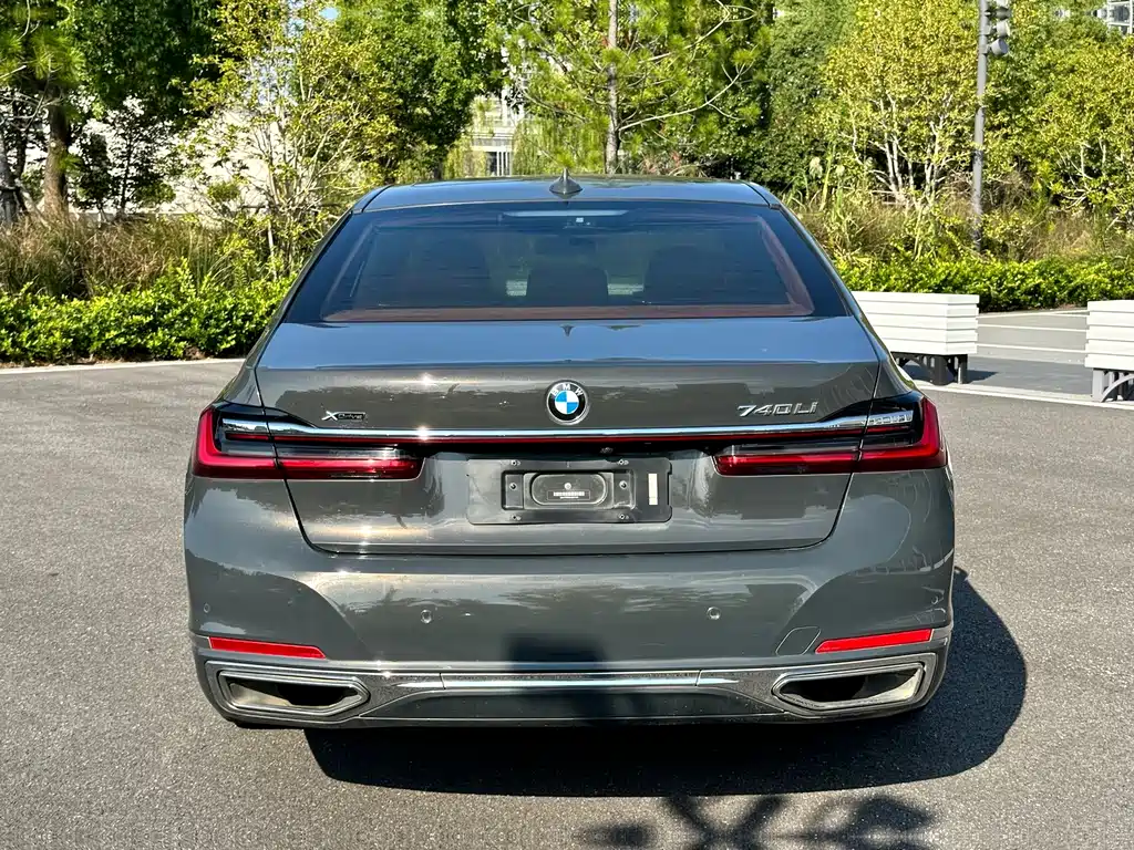 BMW 7 Series — фото 13