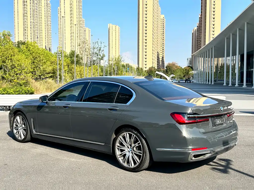 BMW 7 Series — фото 15