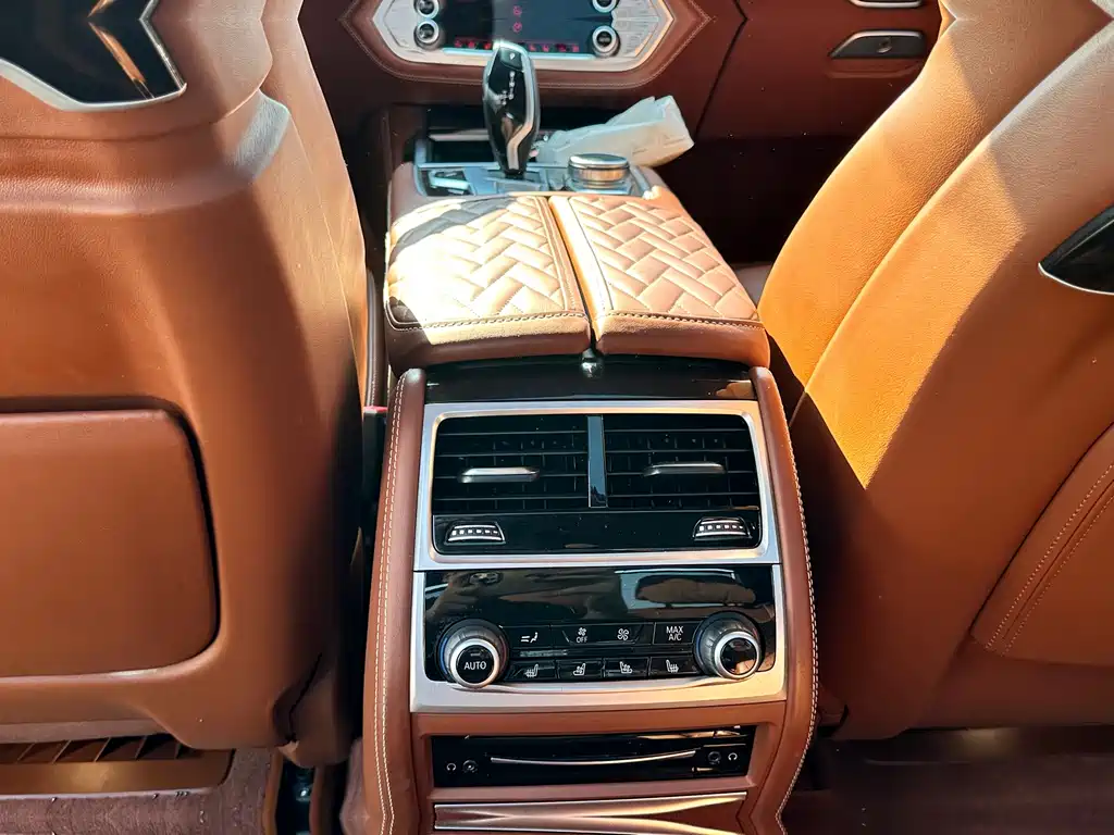 BMW 7 Series — фото 10