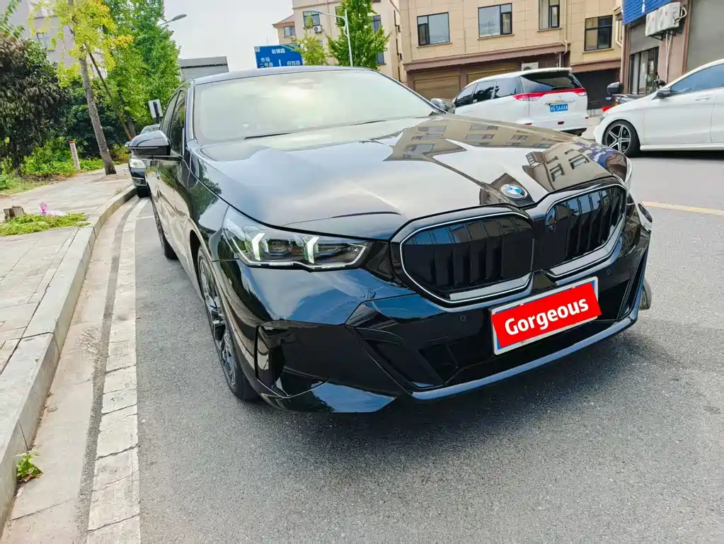 BMW 5 Series — фото 2
