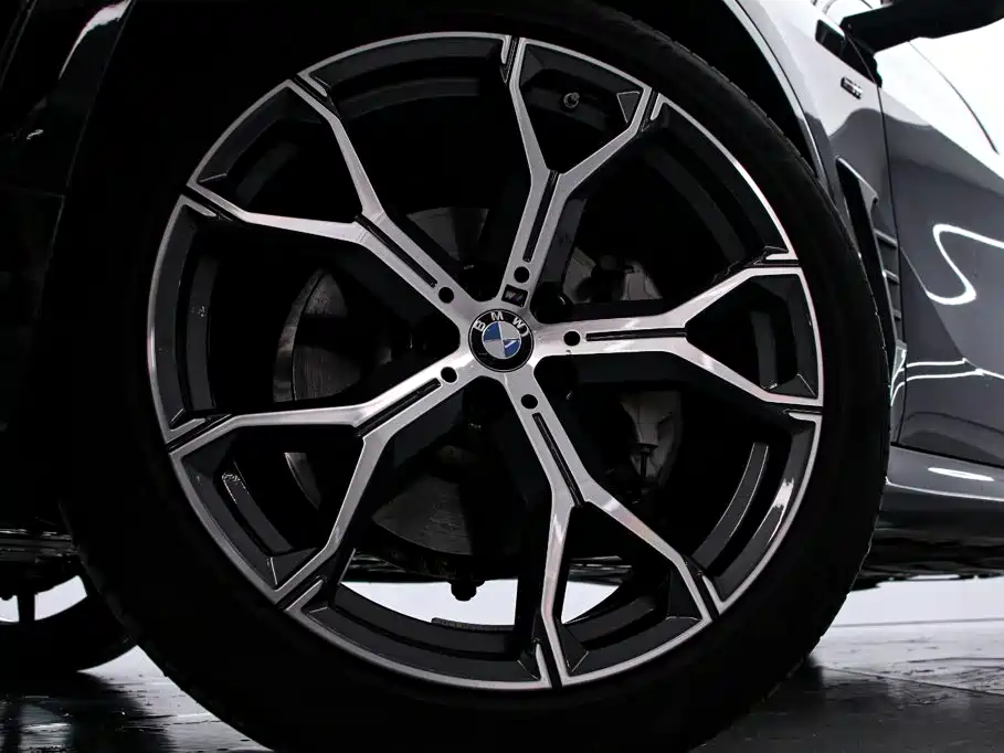 BMW X5 — фото 17