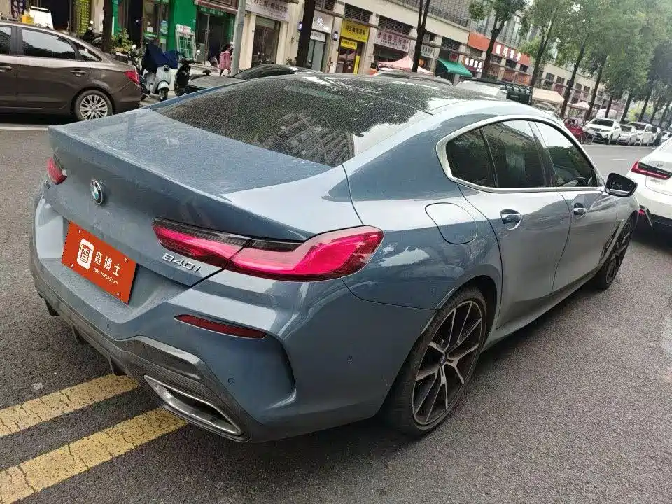 BMW 8 Series — фото 2