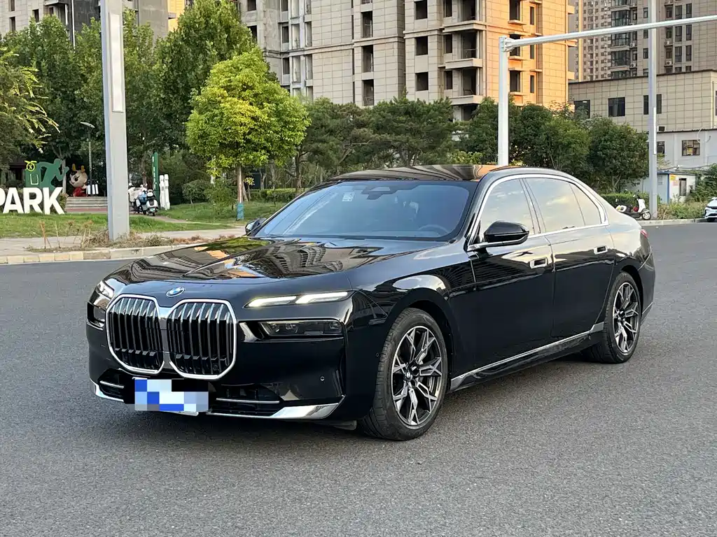 BMW 7 Series — фото 13