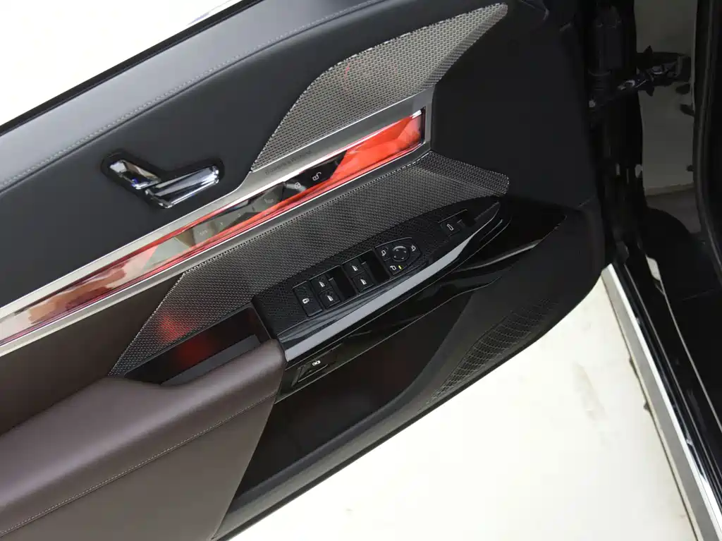 BMW 7 Series — фото 19