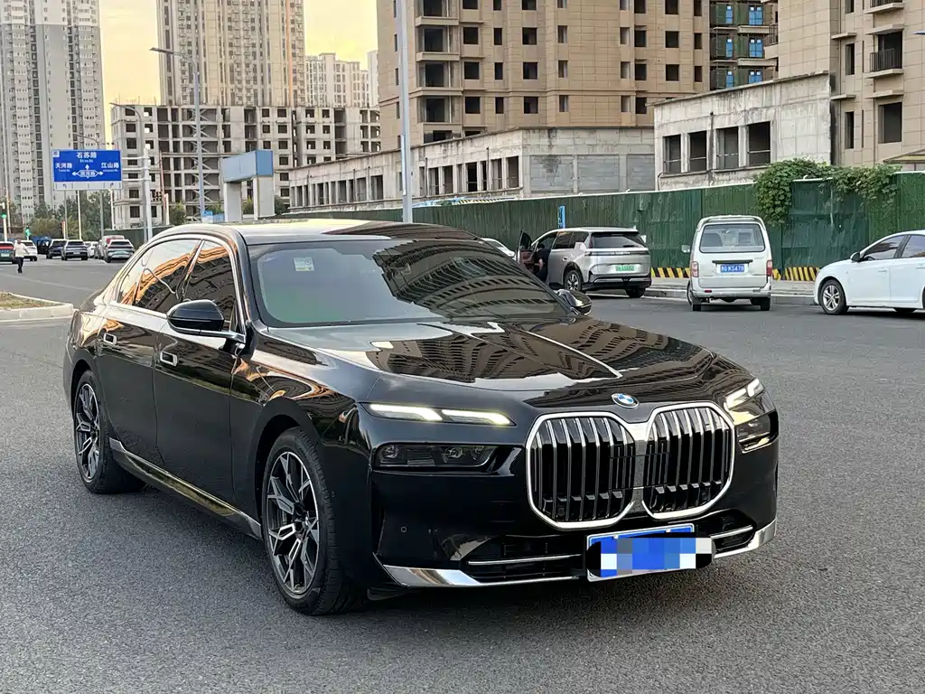 BMW 7 Series — фото 10