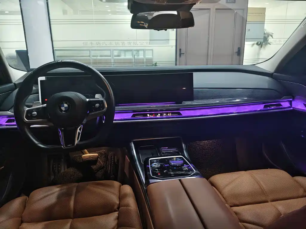 BMW 7 Series — фото 14
