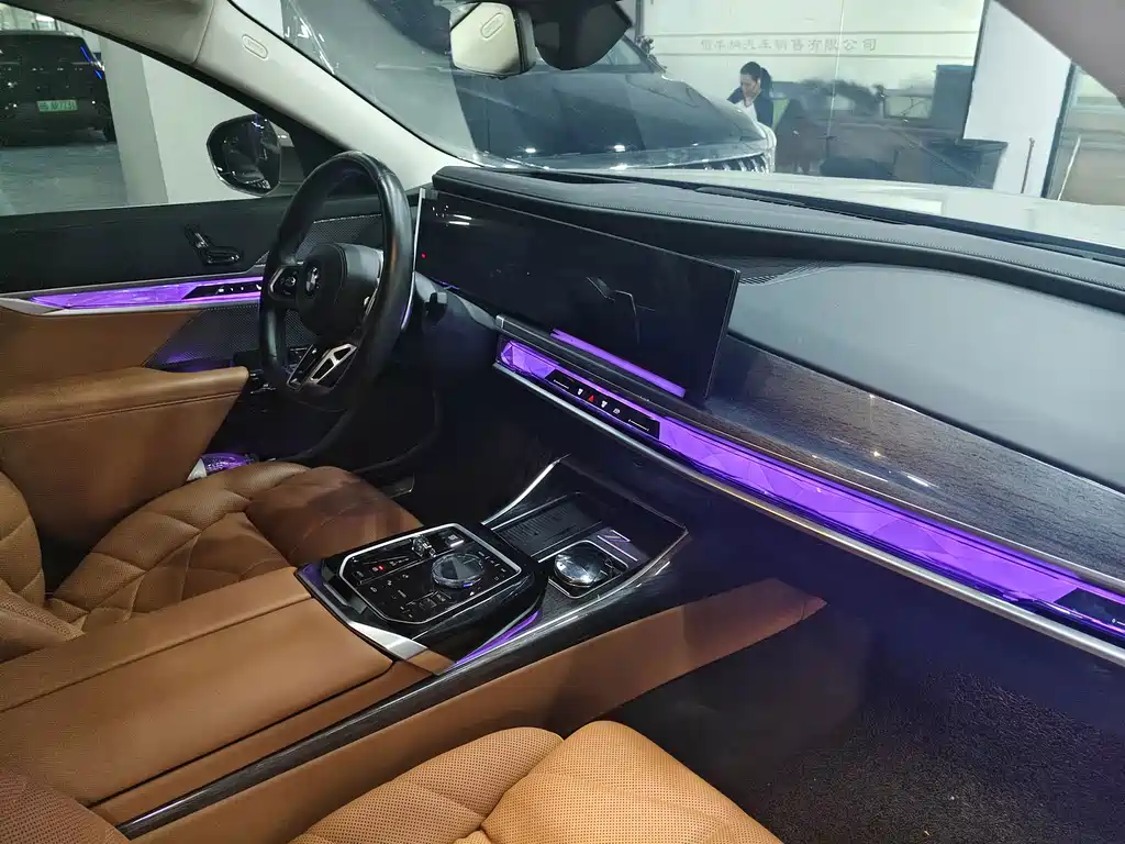 BMW 7 Series — фото 20