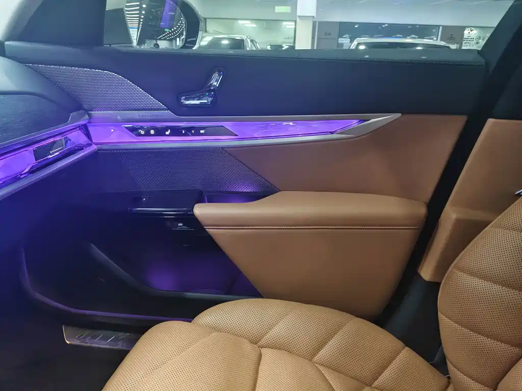 BMW 7 Series — фото 8