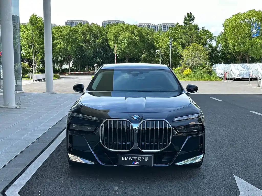 BMW 7 Series — фото 2