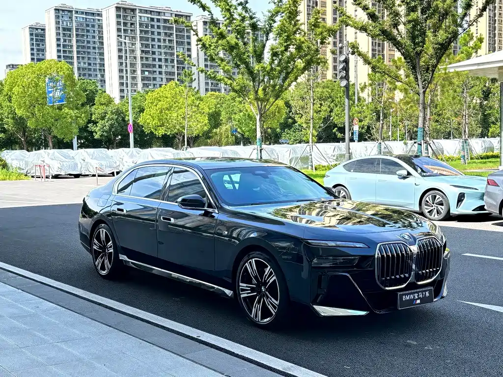 BMW 7 Series — фото 3