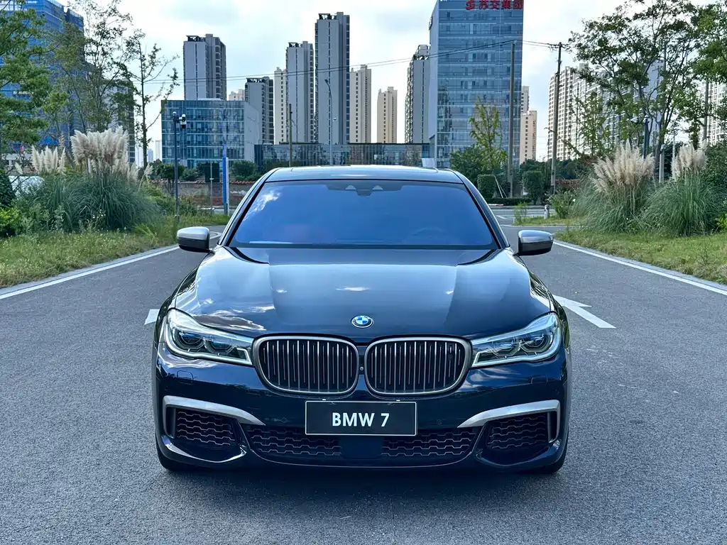 BMW 7 Series — фото 2