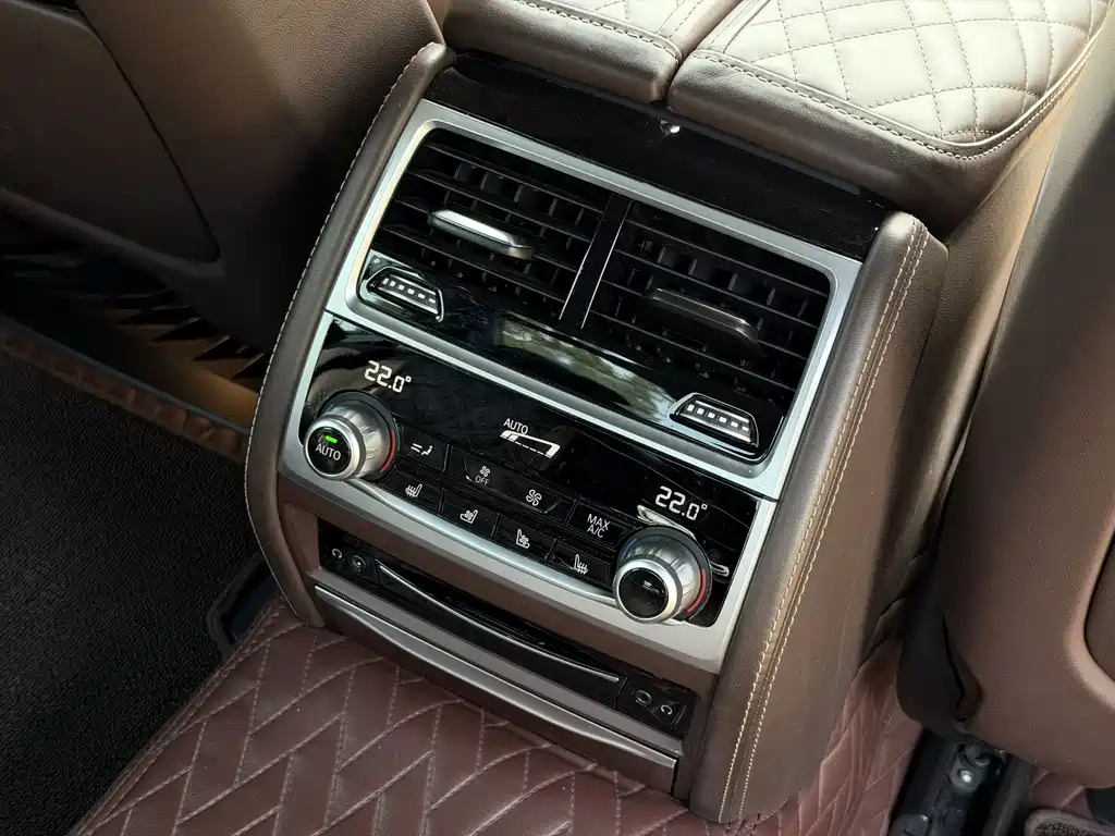 BMW 7 Series — фото 11