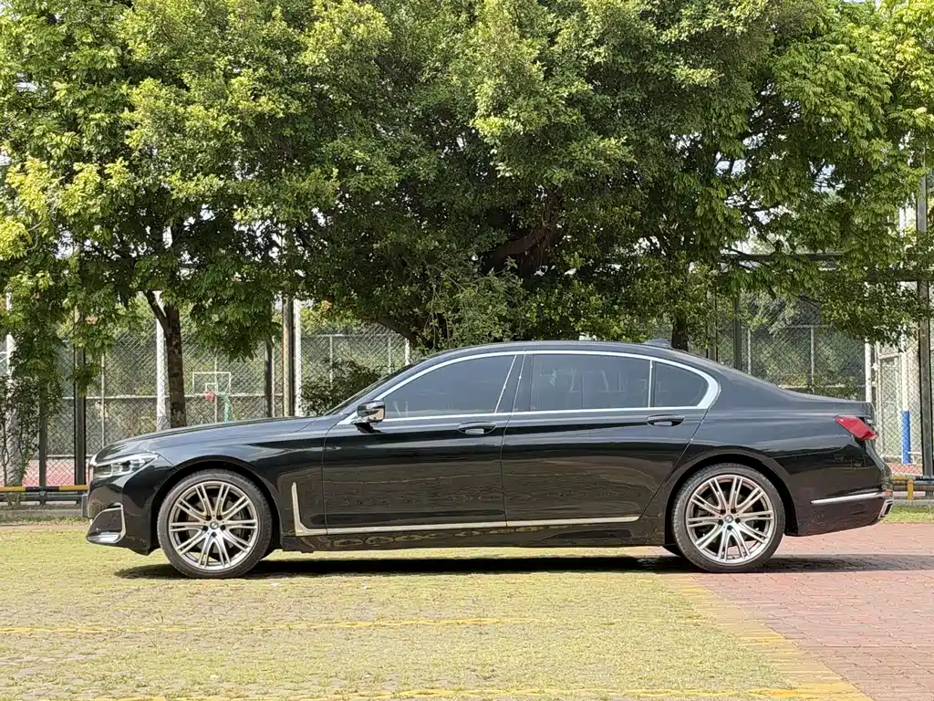 BMW 7 Series — фото 4