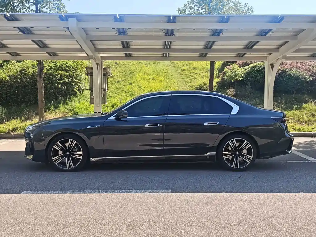 BMW i7 — фото 2