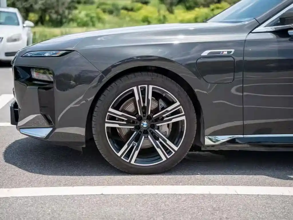 BMW i7 — фото 13