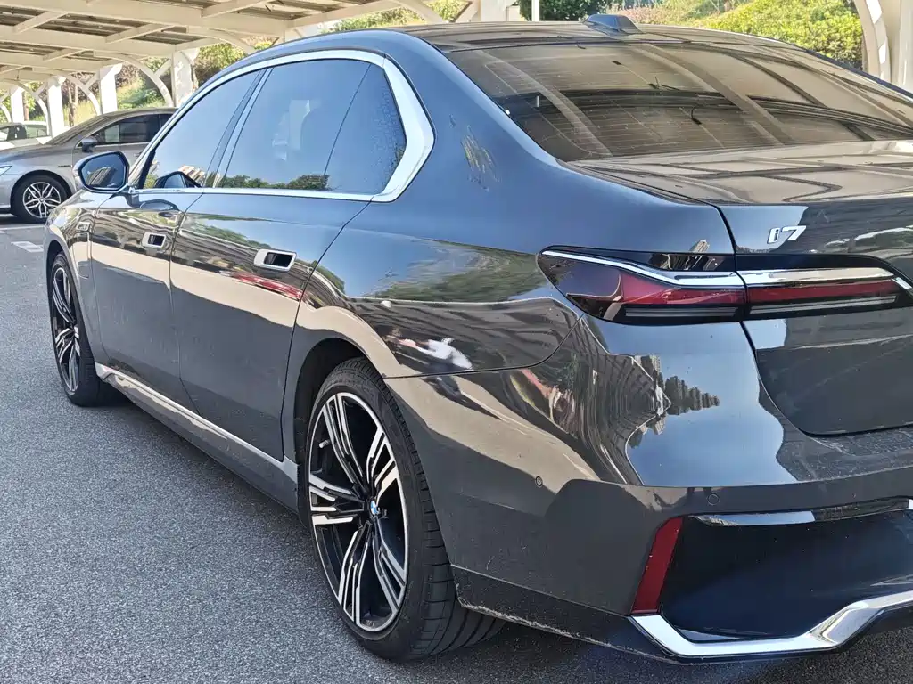 BMW i7 — фото 3