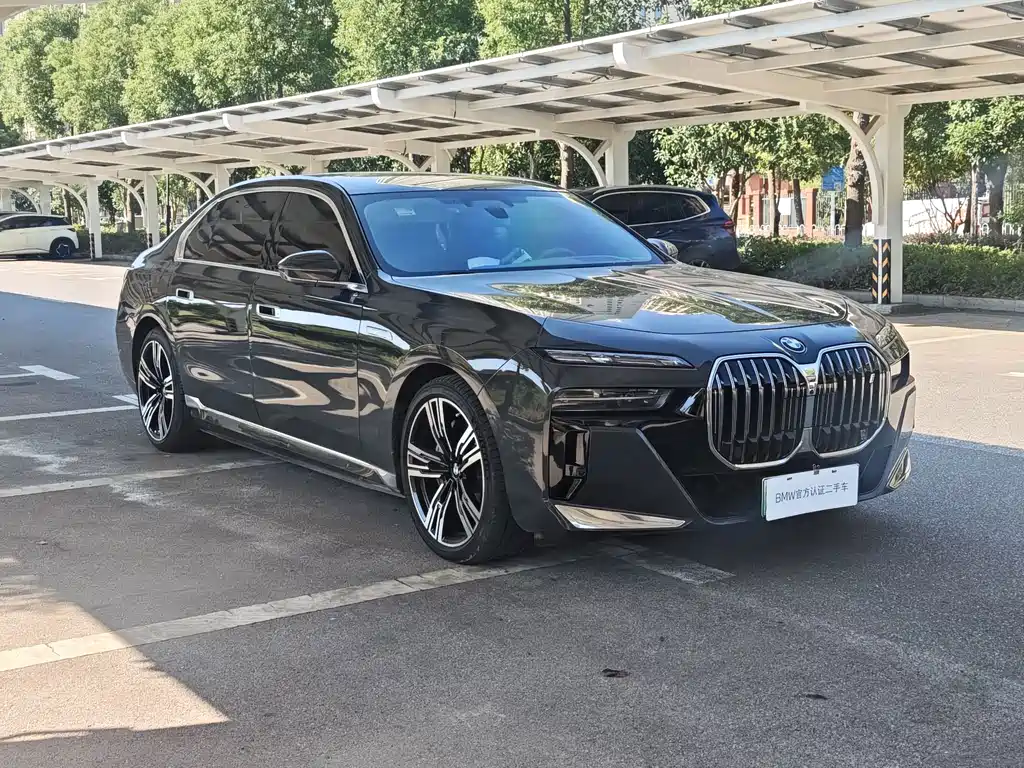 BMW i7 — фото 4