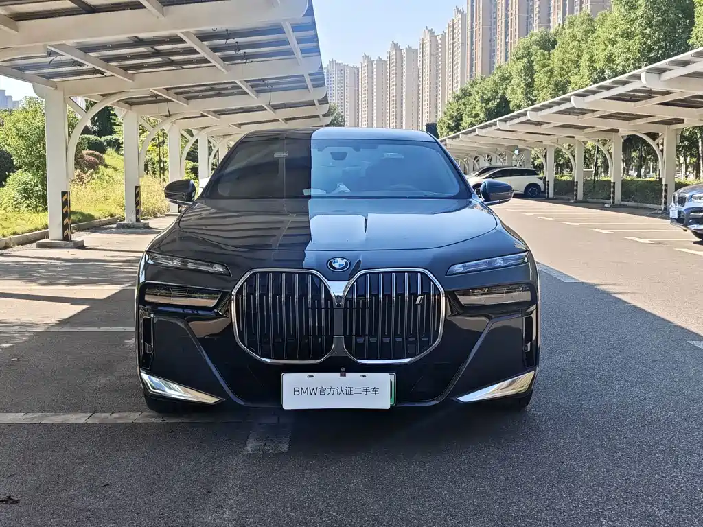 BMW i7 — фото 5