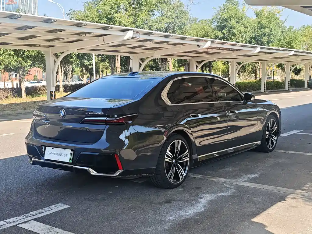 BMW i7 — фото 6